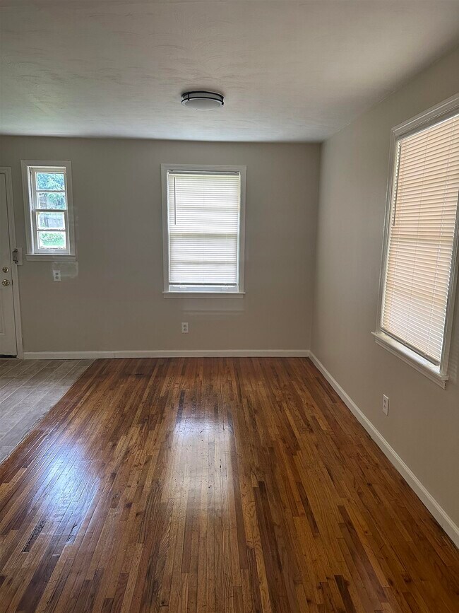 Building Photo - 3559 Millard Rd