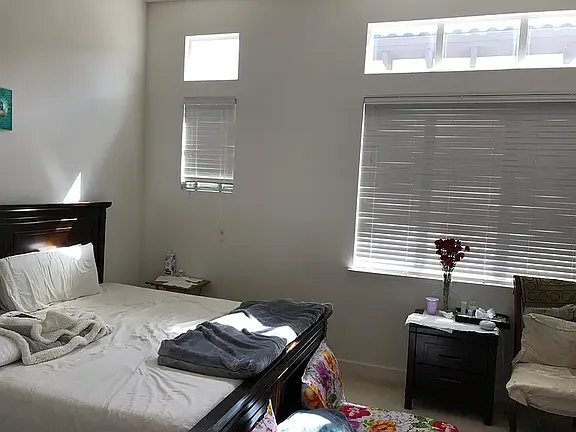 Building Photo - 5218 S Esprit Loop