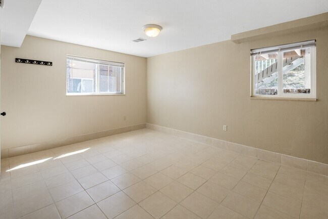 Building Photo - 415 S Kipling St