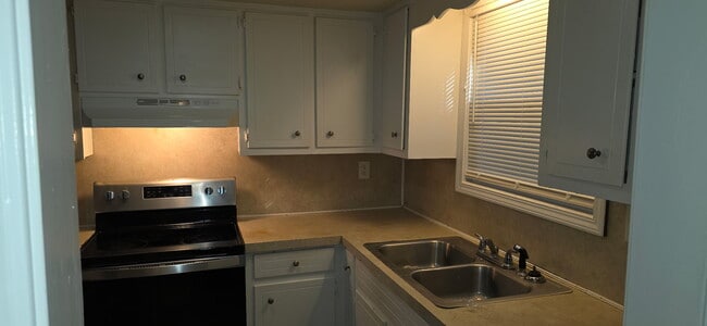 Building Photo - 6295 Forest Vale Dr NW
