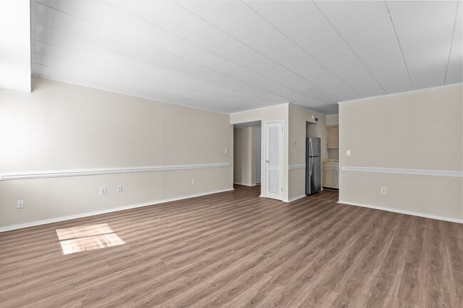 Building Photo - Quiet Norfolk Condo – Utilities & Parking ...
