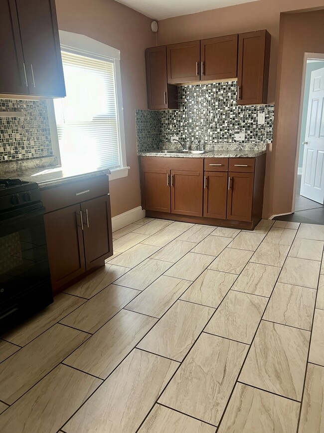 Building Photo - 47 S 20th Ave