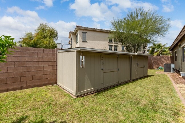 Building Photo - Lovely home in cul-de-sac lot with fenced pool!