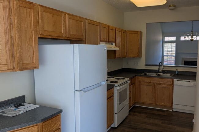 Building Photo - THE VILLAS AT HOLLYWOODS