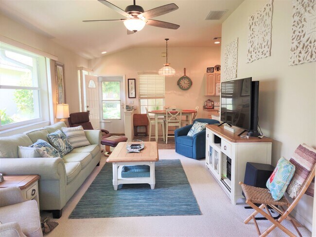 Building Photo - Seasonal Short-Term Villa located in the Auburn Cove Community with Community Pool!