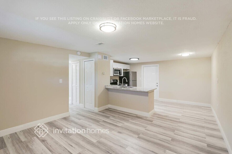 Building Photo - 7111 Dellwood Dr