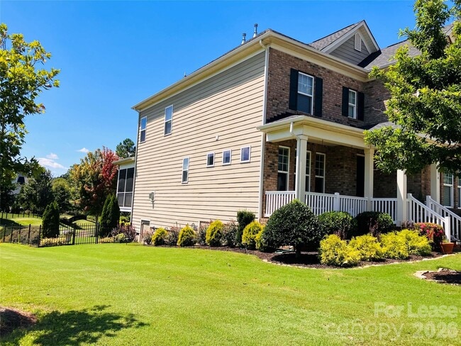 Building Photo - 8634 Shadetree St