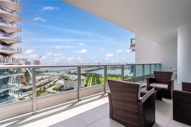 Building Photo - 900 Biscayne Blvd