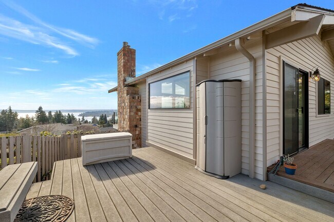 Building Photo - CLICK "REQUEST A TOUR" NOW!