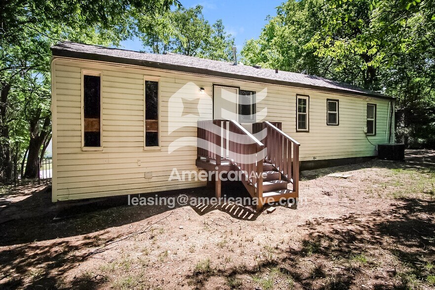 Building Photo - 2456 N Cheyenne Ave