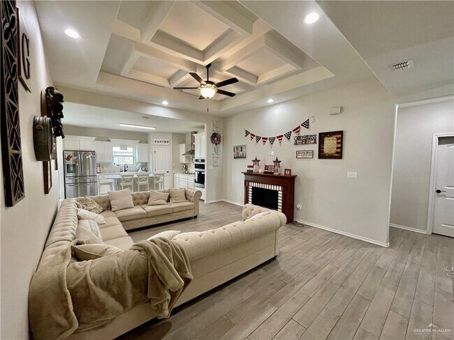 Building Photo - 2920 Fuerte Ave