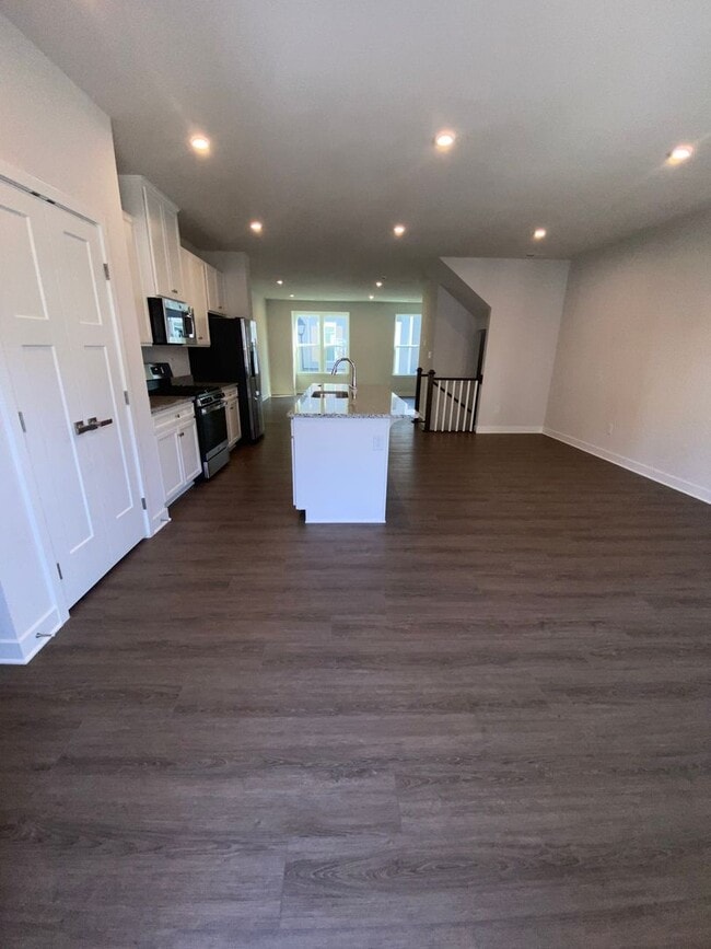 Building Photo - Edge at Azalea