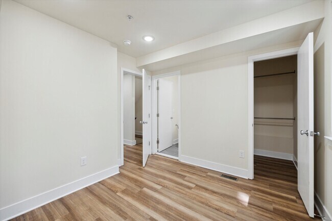 Building Photo - 1519 N Sydenham St