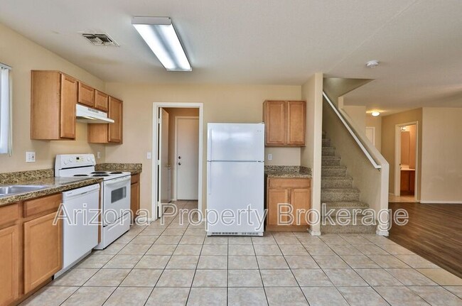 Building Photo - 1186 S Fresno Ct