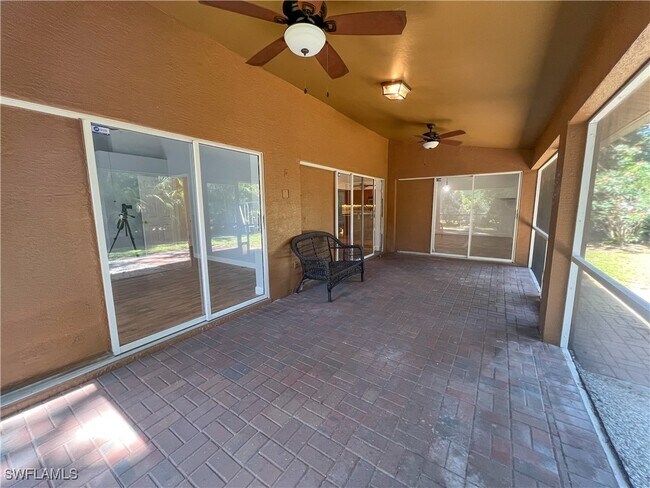Building Photo - 9511 Cypress Dr N