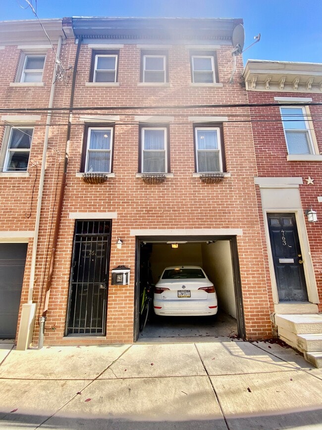 Building Photo - 761 S Mole St