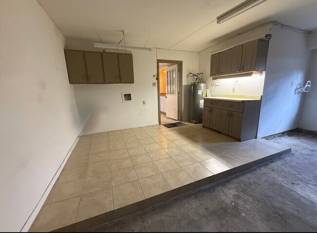 Building Photo - 2920 Cambridge Ln