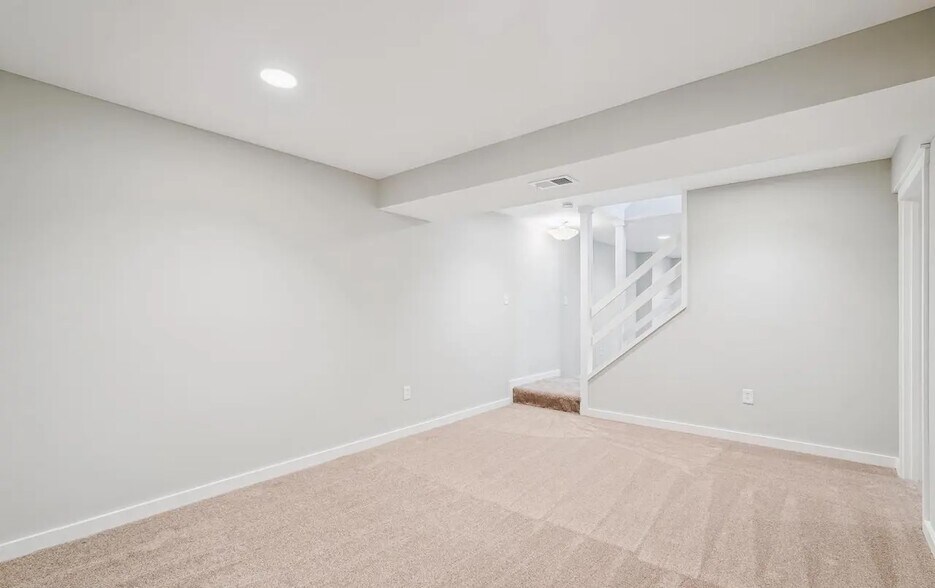 Building Photo - 276 W Meadowland Ln