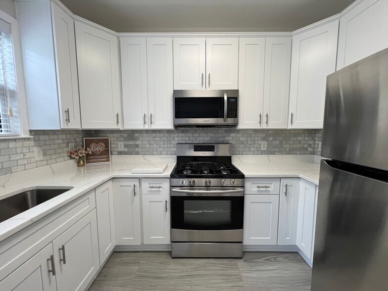 Building Photo - 14205 Brenham Dr