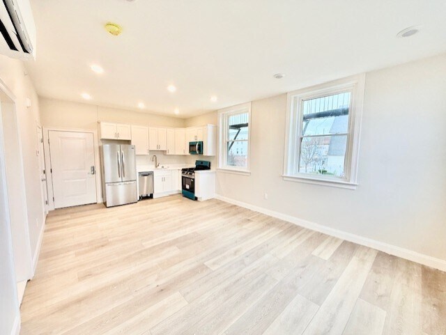 Building Photo - 220 Winthrop St