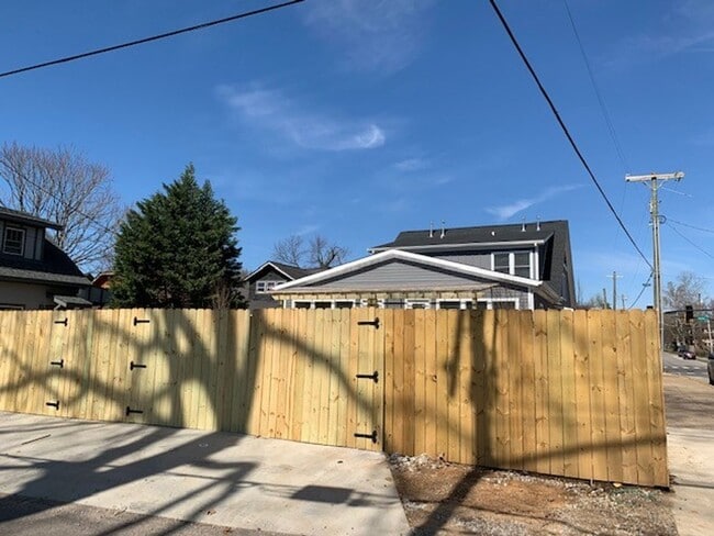 Building Photo - 628 Shelby Ave