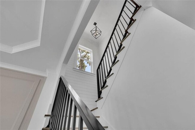 Building Photo - 6181 Shoreland Cir
