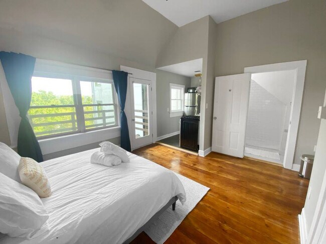 Building Photo - 1245 Martin Dr