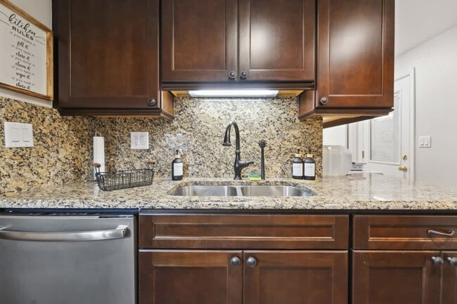 Building Photo - 720 Kemah Ln