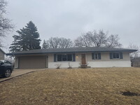 Building Photo - "Spacious 4-Bed Haven in Burnsville!"