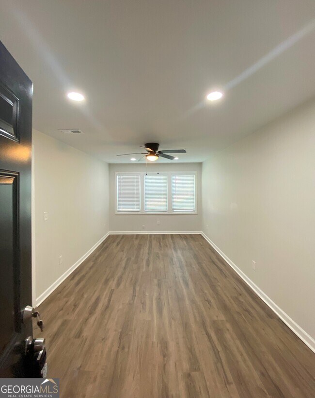 Building Photo - 901 Pacific Ave