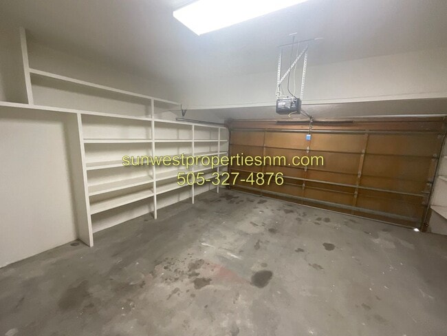 Building Photo - 4 Bedroom, 2 Bath Home