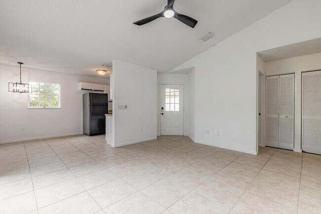 Building Photo - 91 Wellwood Ln