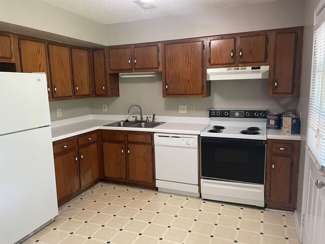 Building Photo - 121/123 Ivie