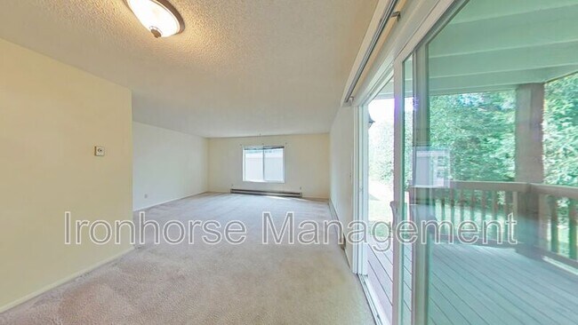 Building Photo - 515 S 15th Ave