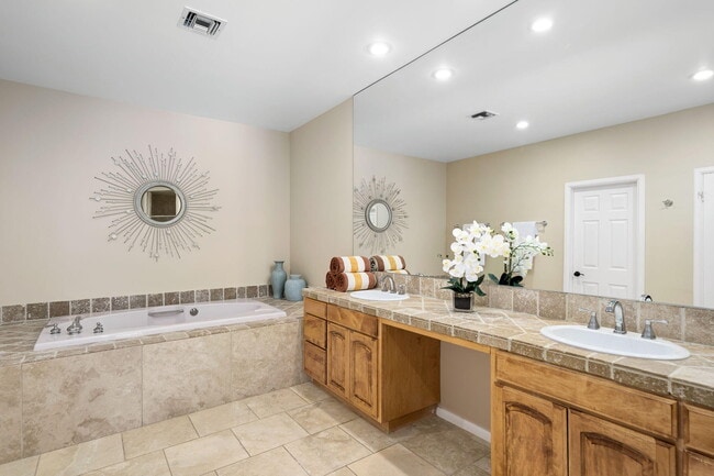 Building Photo - 72511 Theodora Ln