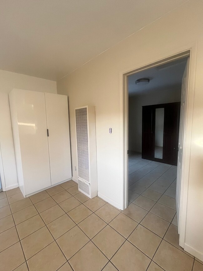 Building Photo - 4732 Cereza St