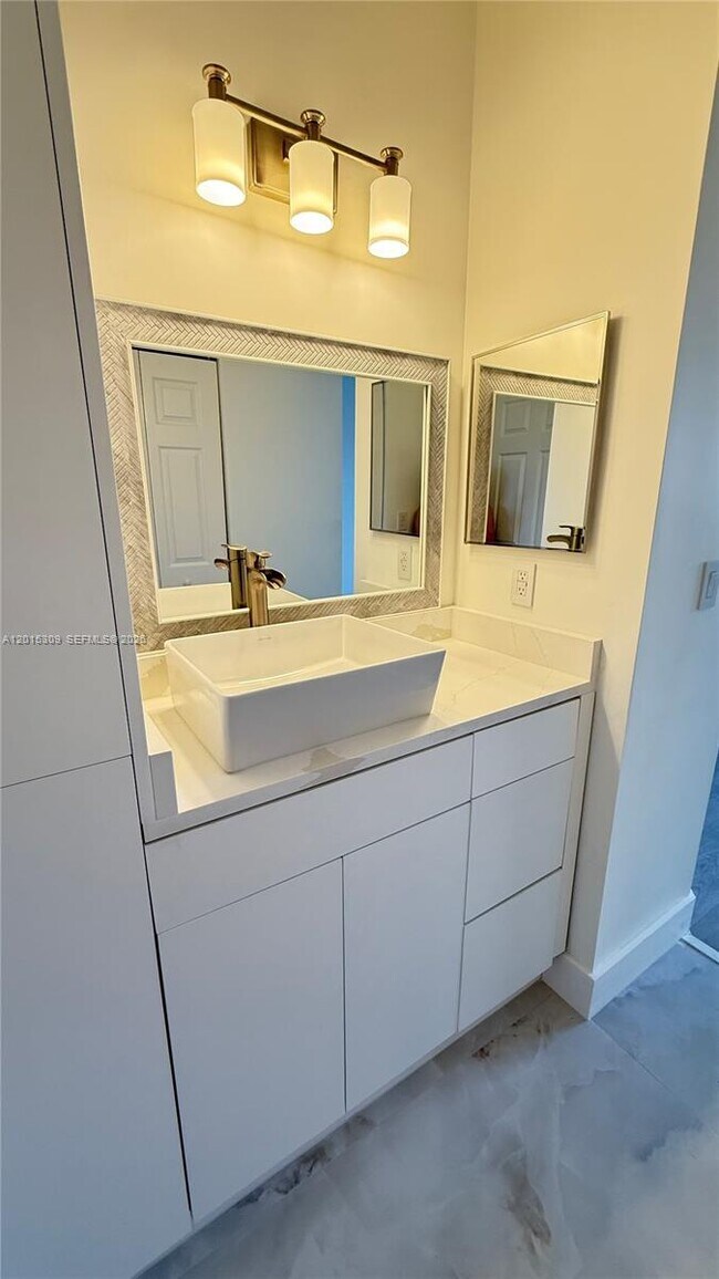 Building Photo - 5090 SW 136th Ave