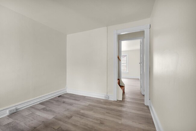 Building Photo - 210 1/2 Peach Street