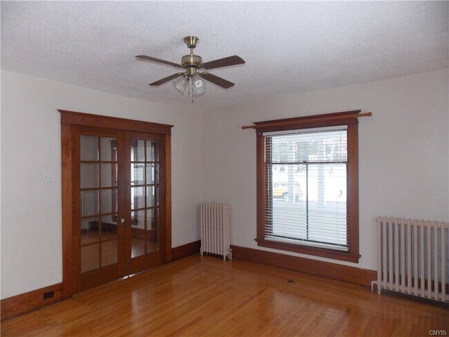 Building Photo - Village of Carthage 4 Bedroom / 2 Bath Ren...