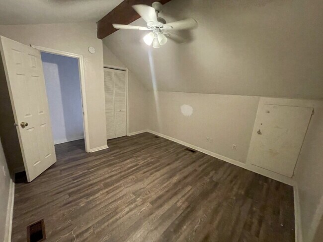 Building Photo - Affordable 2/1 Off Ocala