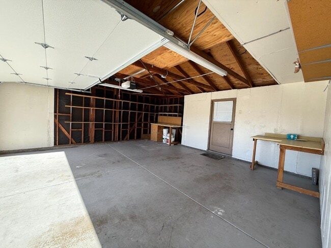 Building Photo - 410 Nantucket St