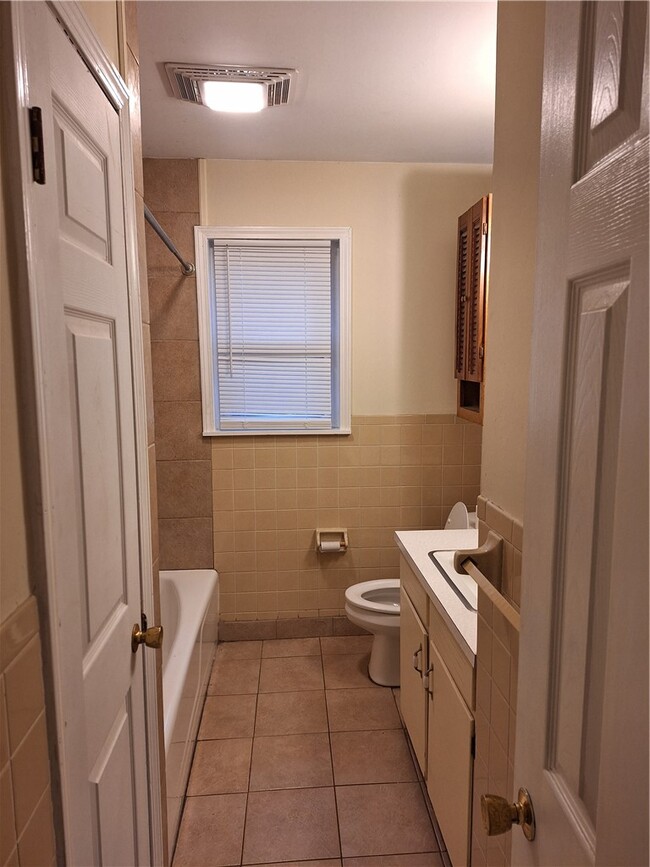 Building Photo - 614 Dr Mitchell Rd