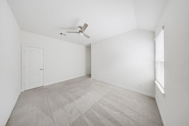 Building Photo - 40615 Guillemont Ln