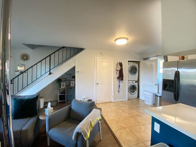Building Photo - 2 Bed / 2.5 Bath Condo in La Mesa