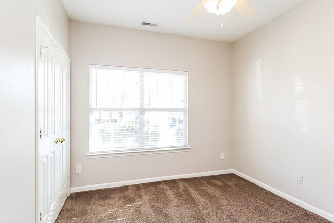 Building Photo - 10926 Slalom Hill Rd