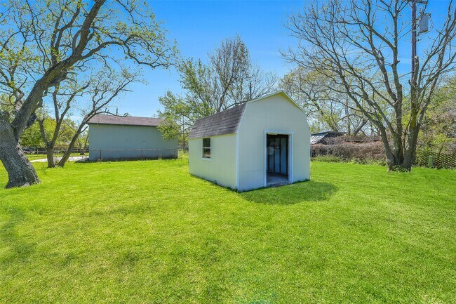 Building Photo - 1913 41st Ave N