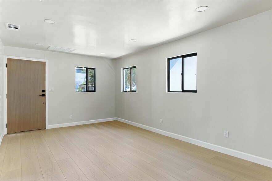 Building Photo - 1170 N Wilton Pl