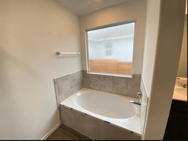 Building Photo - 490 Jack Ryan