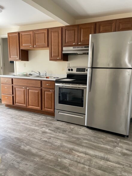 Building Photo - 371 Main St