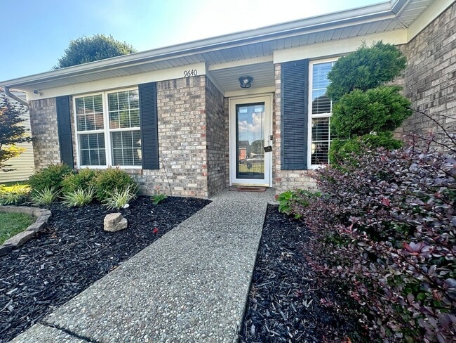 Building Photo - Charming 3-Bed Home with Fenced Yard!
